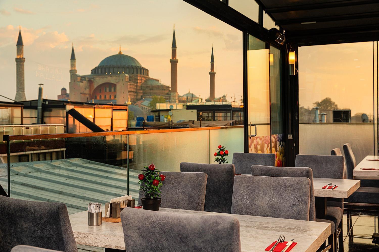 Aristocrat Hotel — Fotoğraflar 1